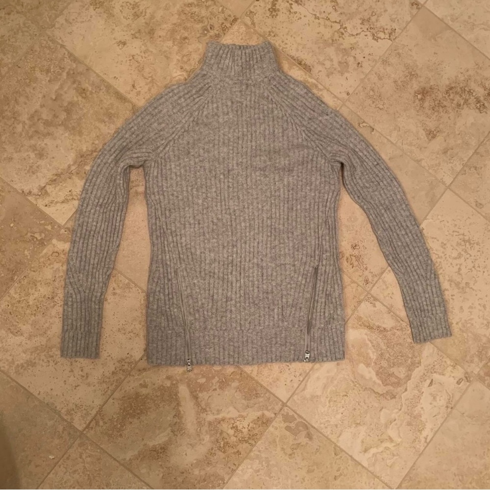 Abercrombie & Fitch Gray Turtleneck Sweater
